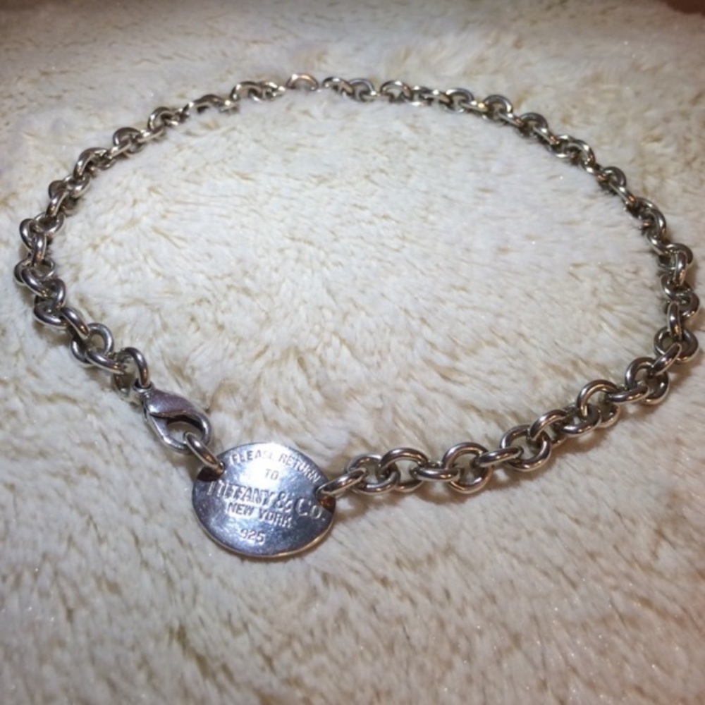 Tiffany & Co oval necklace
